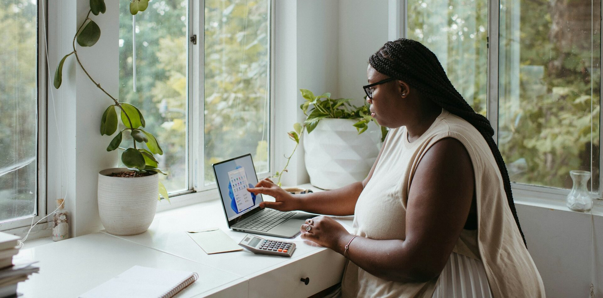 woman at desk working on laptop